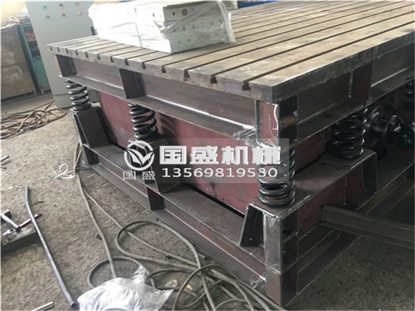 振動(dòng)平臺(tái)的振動(dòng)電機(jī)安裝位置